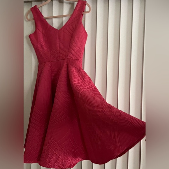 Closet London,Beautiful dress. Barbie Approved. Top is lined. Like new - Picture 5 of 6